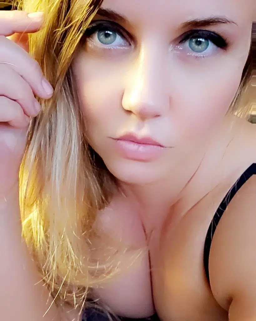 Mollige Domina im privaten Livecam Chat wo bist du mein Sklave?